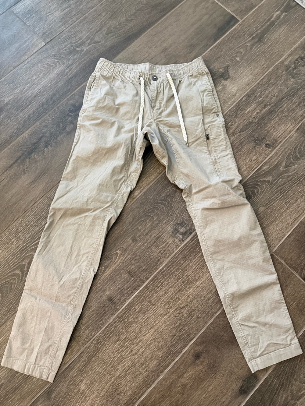 Vuori-The Rise The Shine Pant-beige/tan w/drawstring/pockets-Mens Small